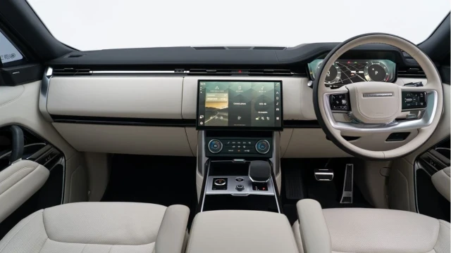 Land Rover Range Rover (23 Reg) 3.0 P400 HSE (Shadow Pack) Image 2