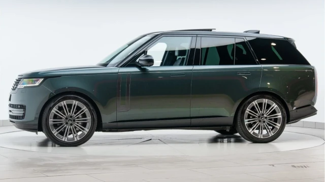 Land Rover Range Rover (24 Reg) 3.0 D300 SE (Shadow Pack) Image 4