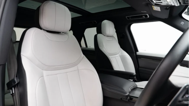 Land Rover Range Rover Sport (23 Reg) 3.0 D300 Dynamic SE (Black Pack) Image 3
