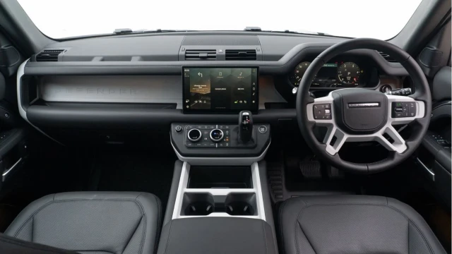 Land Rover Defender (25 Reg) 110 3.0 D350 X-Dynamic HSE (7 Seat) (Bespoke) Image 2