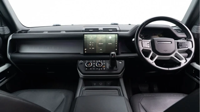 Land Rover Defender (23 Reg) 130 3.0 D300 X-Dynamic HSE (8 Seat) Image 2
