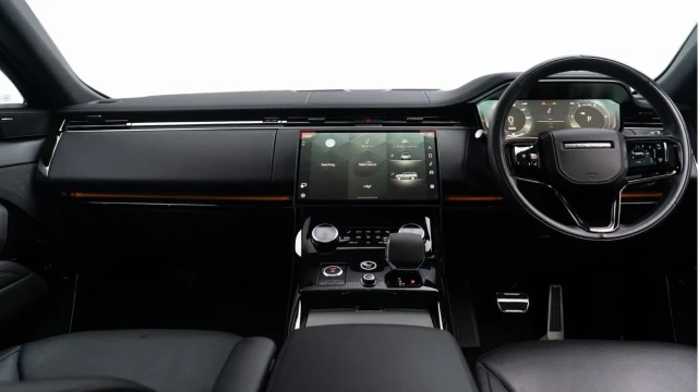 Land Rover Range Rover Sport (73 Reg) 3.0 D300 Dynamic SE (Black Pack) Image 2