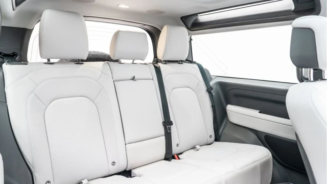 Land Rover Defender (24 Reg) 90 3.0 D350 X-Dynamic HSE (2025 Model) (Black Pack) Image 8