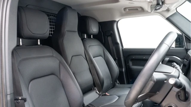 Land Rover Defender (23 Reg) 110 3.0 D250 HSE Hard Top Commercial (3 Seat) (+VAT) Image 3