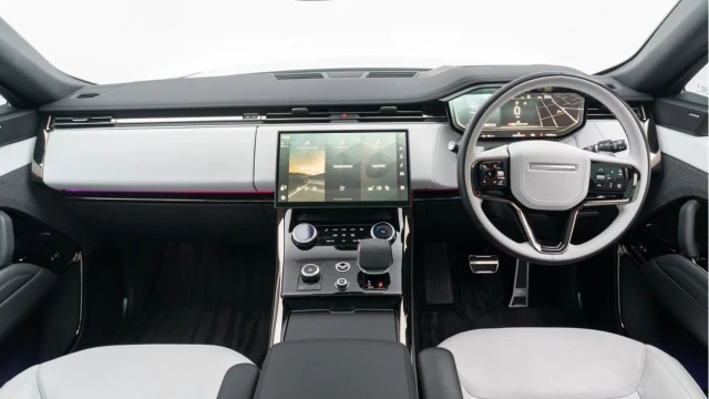 Land Rover Range Rover Sport (23 Reg) 3.0 D300 Dynamic SE (Black Pack) Image 2