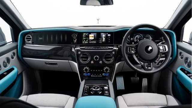 Rolls-Royce Cullinan (74 Reg) 6.7 V12 Black Badge Series II Image 2