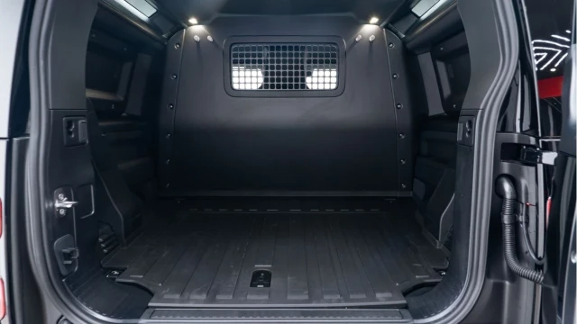 Land Rover Defender (25 Reg) 90 3.0 D250 S Hard Top Commercial (3 Seat) (+VAT) Image 5
