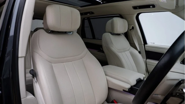 Land Rover Range Rover (25 Reg) 3.0 P460e Autobiography LWB Hybrid Image 3