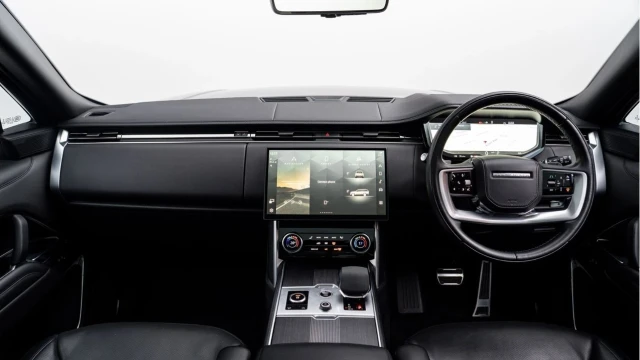Land Rover Range Rover (72 Reg) 4.4 V8 P530 First Edition (Shadow Pack) Image 2