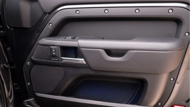 Land Rover Defender (25 Reg) 90 3.0 D350 X-Dynamic HSE Hard Top Commercial (+VAT) Image 8
