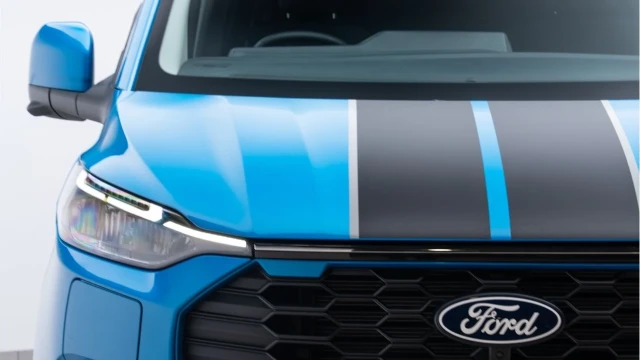 Ford Transit Custom (74 Reg) Custom 320 Sport 2.5 Hybrid (5 Seat) (+VAT) Image 8