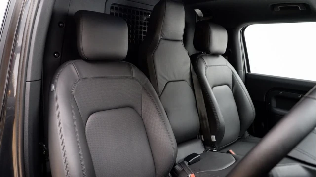 Land Rover Defender (75 Reg) 90 3.0 D250 X-Dynamic HSE Hard Top Commercial (3 Seat) (+VAT) Image 3
