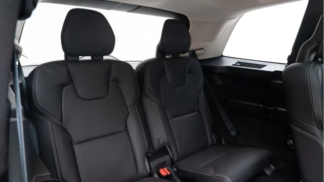 Volvo XC90 (23 Reg) 2.0 T8 Recharge Ultimate Dark AWD (7 Seat) (Hybrid) Image 6