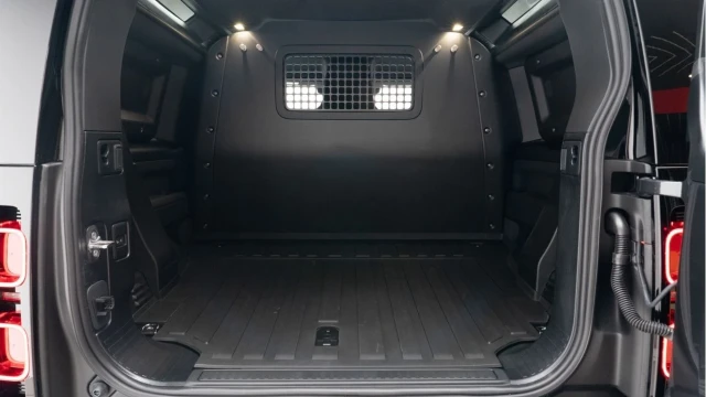 Land Rover Defender (25 Reg) 90 3.0 D250 S Hard Top Commercial (3 Seat) (+VAT) Image 4