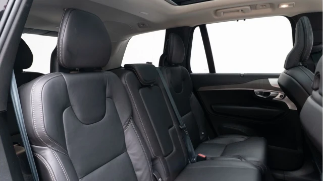 Volvo XC90 (23 Reg) 2.0 T8 Recharge Ultimate Dark AWD (7 Seat) (Hybrid) Image 8