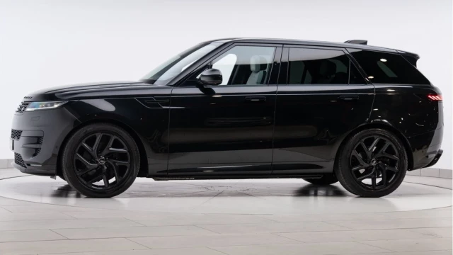 Land Rover Range Rover Sport (72 Reg) 3.0 D300 Dynamic SE (Black Pack) Image 5