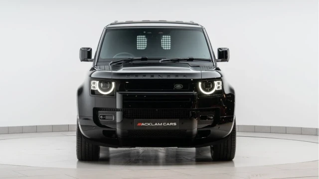 Land Rover Defender (25 Reg) 110 3.0 D350 X-Dynamic HSE Hard Top Commercial (3 Seat) (+VAT) Image 7