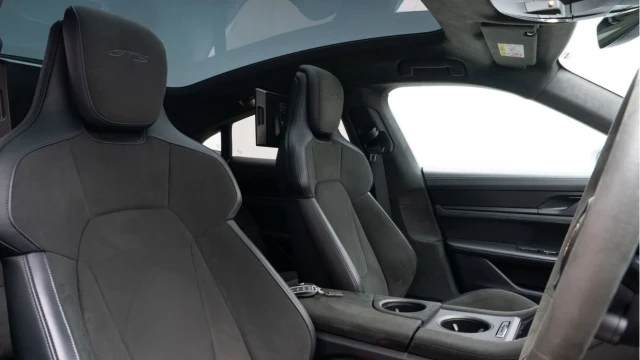 Porsche Taycan (22 Reg) GTS Image 3