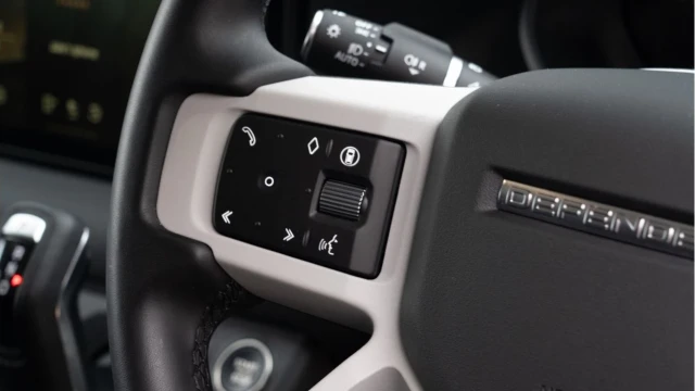 Land Rover Defender (24 Reg) 90 3.0 D250 Hard Top Commercial (3 Seat) (+VAT) Image 7