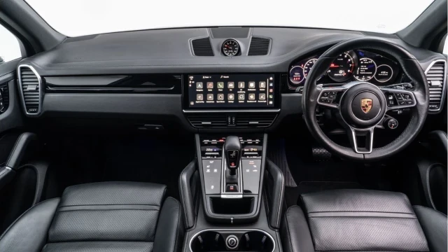 Porsche Cayenne (72 Reg) 3.0 V6 Image 2