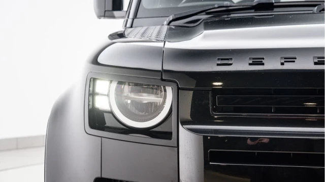 Land Rover Defender (22 Reg) 110 3.0 D250 X-Dynamic S (Black Pack) Image 4