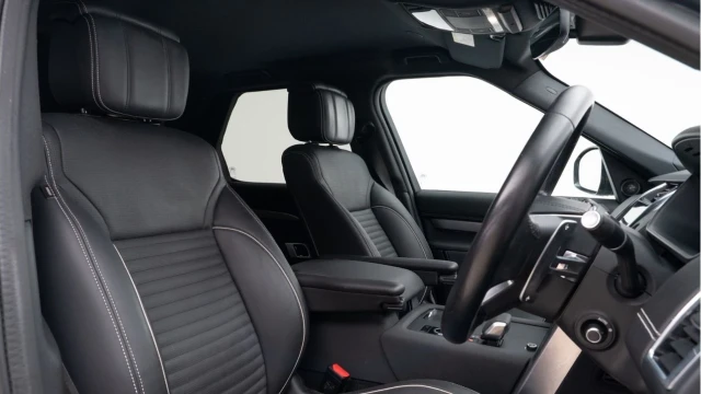 Land Rover Discovery (22 Reg) 3.0 D300 R-Dynamic HSE Commercial (5 Seat) (+VAT) Image 3