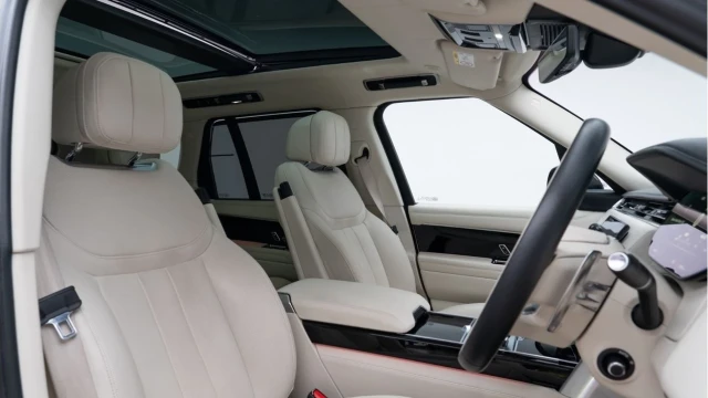 Land Rover Range Rover (72 Reg) 3.0 P440e Autobiography Hybrid (Shadow Pack) Image 3