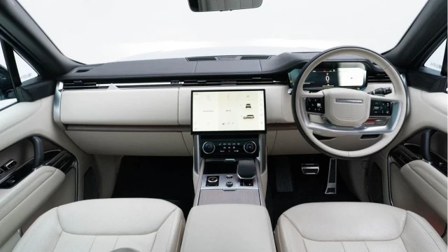 Land Rover Range Rover (72 Reg) 3.0 P400 Autobiography (Shadow Pack) Image 2