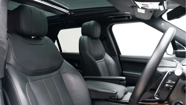 Land Rover Range Rover Sport (72 Reg) 3.0 D350 Autobiography (Black Pack) Image 3
