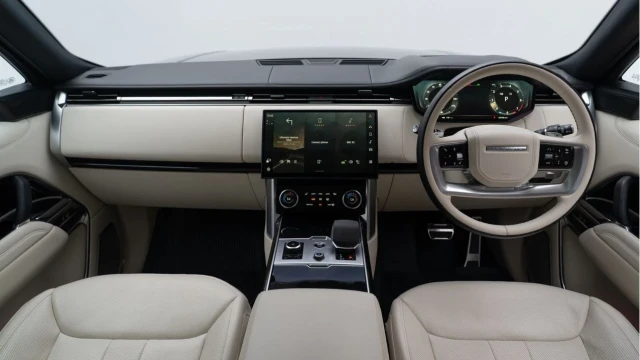 Land Rover Range Rover (72 Reg) 3.0 P400 Autobiography (Shadow Pack) Image 2