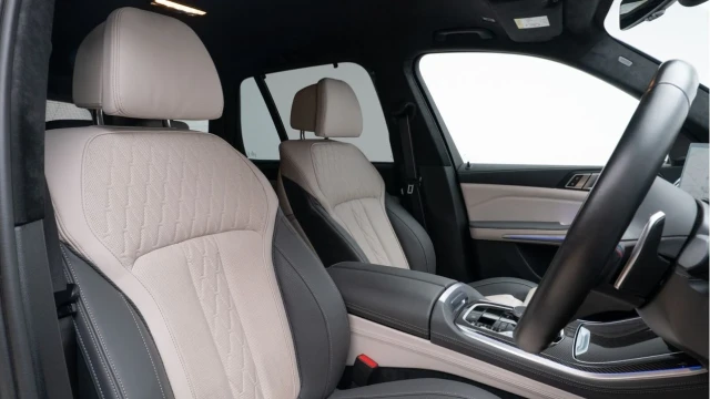 BMW X5 (73 Reg) 4.4 M60I xDrive Image 3