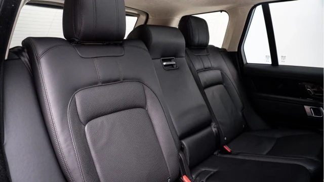 Land Rover Range Rover (70 Reg) 3.0SDV6 Westminster (Black Pack) Image 6