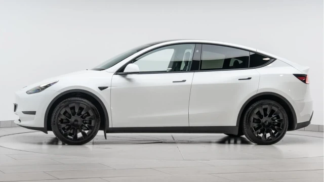 Tesla Model Y (24 Reg) Image 4