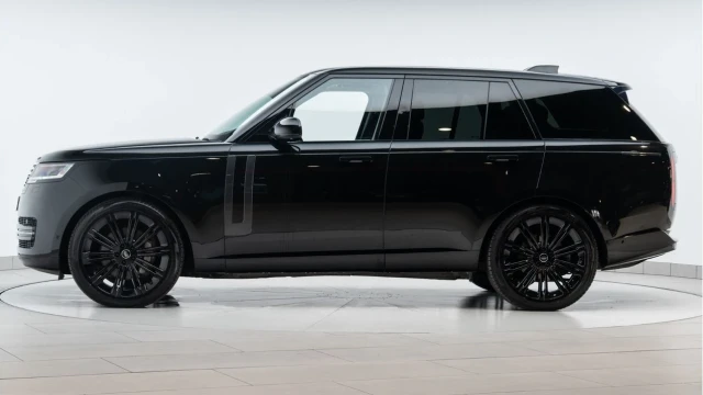 Land Rover Range Rover (22 Reg) 3.0 D350 HSE (Shadow Pack) Image 4
