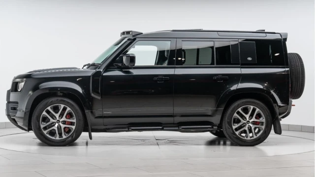Land Rover Defender (23 Reg) 110 3.0 D300 X (7 Seat) Image 4