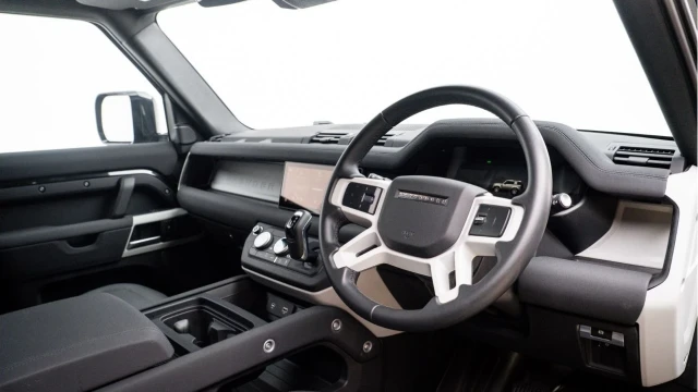 Land Rover Defender (23 Reg) 90 3.0 D250 SE Hard Top Commercial (+VAT) Image 2