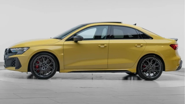 Audi RS3 (75 Reg) 2.5TFSI Carbon Vorsprung Quattro Image 4