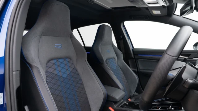 Volkswagen Golf R (74 Reg) 2.0TSI Black Edition 4Motion DSG (Akrapovic) Image 3