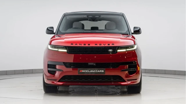 Land Rover Range Rover Sport (23 Reg) 3.0 D300 Dynamic SE (Black Pack) Image 4