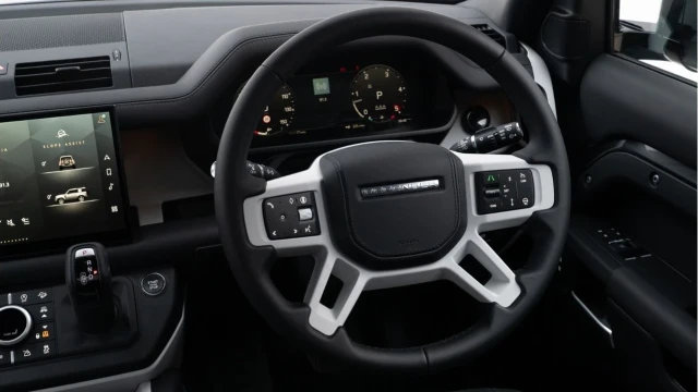 Land Rover Defender (25 Reg) 90 3.0 D350 X-Dynamic HSE (Bespoke) Image 4
