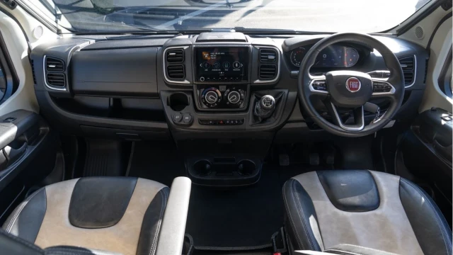 Auto-Trail Frontier Scout (73 Reg) 2.3D (6 Berth) Image 3