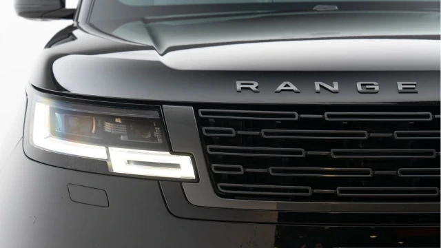 Land Rover Range Rover (24 Reg) 3.0 P550e Autobiography Hybrid (Shadow) Image 8