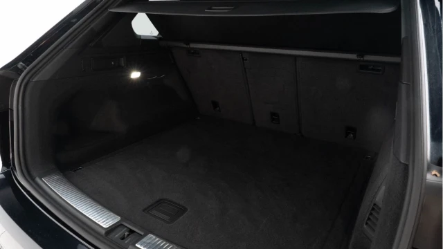 Volkswagen Touareg (70 Reg) 3.0TDI V6 Black Edition Image 8