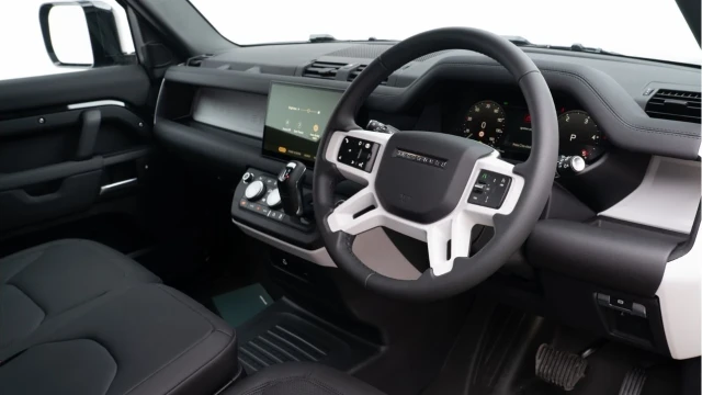 Land Rover Defender (25 Reg) 90 3.0 D250 S Hard Top Commercial (3 Seat) (+VAT) Image 3