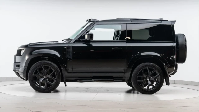 Land Rover Defender (21 Reg) 90 3.0 D250 HSE (6 Seat) (Bespoke URBAN) Image 4