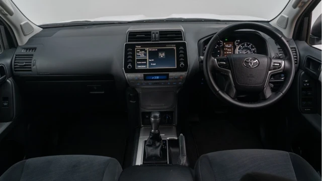 Toyota Land Cruiser (73 Reg) 2.8 D-4D Active Image 2