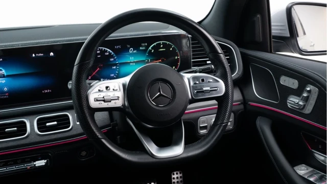 Mercedes-Benz GLE Class (21 Reg) GLE300 2.0D AMG Line Premium 4Matic (7 Seat) Image 4
