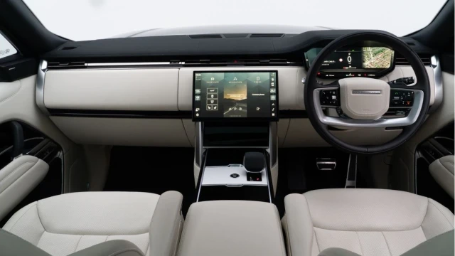 Land Rover Range Rover (74 Reg) 3.0 D350 SE (Shadow Pack) Image 2