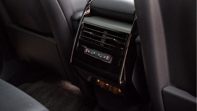 Land Rover Range Rover Sport (72 Reg) 3.0 P440e Dynamic SE Hybrid (Black Pack) Image 6
