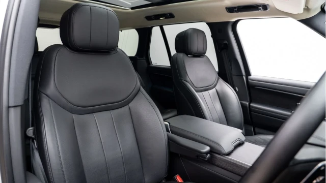 Land Rover Range Rover (25 Reg) 3.0 D350 HSE (Shadow Pack) Image 3